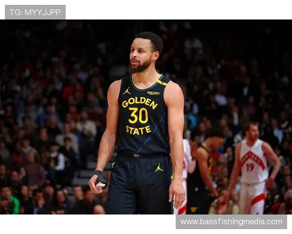 艾弗森突破单打主导进攻，比库里更倚靠造犯规